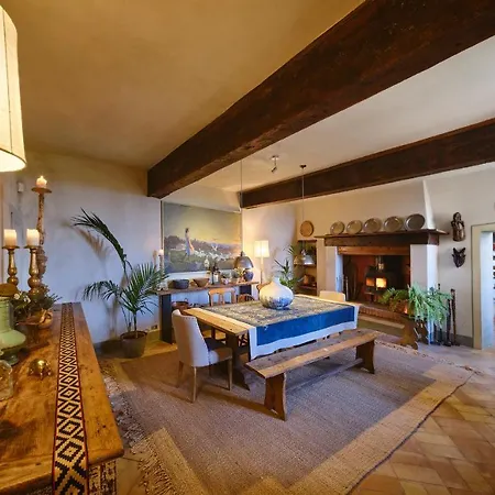 Il Castello Di לינה וארוחת בוקר 3*