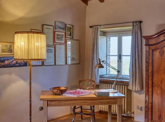 לינה וארוחת בוקר Il Castello Di Tassara