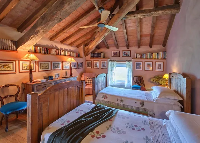 Il Castello Di לינה וארוחת בוקר Tassara