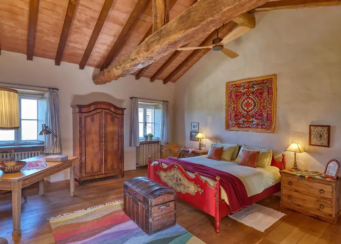 Il Castello Di Tassara