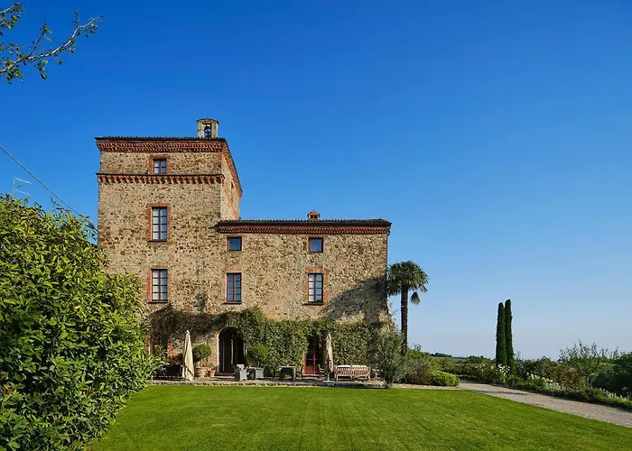 Il Castello Di לינה וארוחת בוקר Tassara