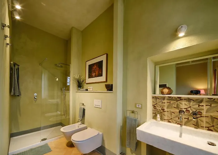 Il Castello Di לינה וארוחת בוקר 4*